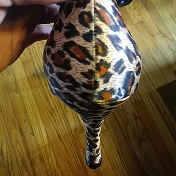💟Pretty & Perfect Leopard Print Round toe heels - Picture 3 of 8